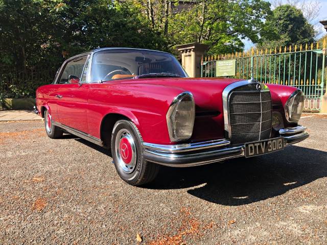 Mercedes-Benz 220 2.2 220 SEB COUPE Coupe Petrol Red/black