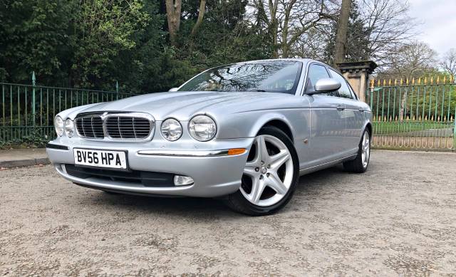 Jaguar XJ Series XJ 2.7 TDVi Executive 4dr Auto Saloon Diesel Silver