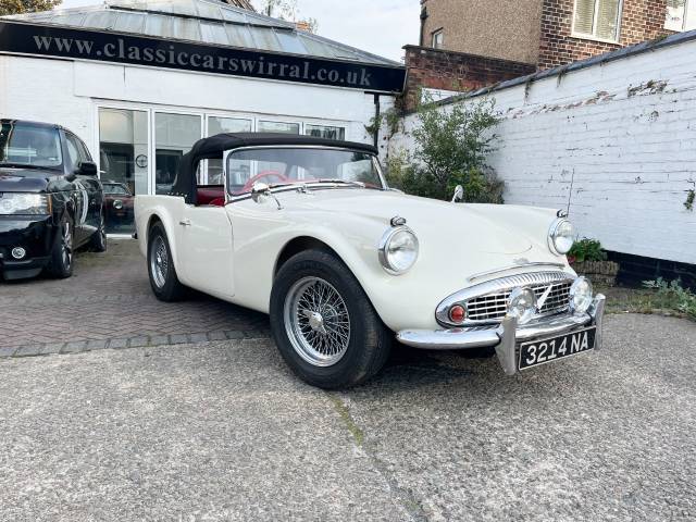 Daimler SP 250 2.5 SP 250 Sports Petrol White