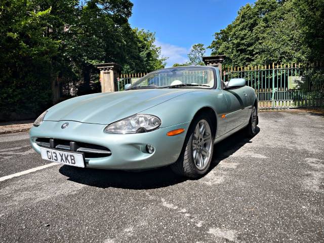 Jaguar Xk8 4.0 2dr Auto Convertible Petrol Seafrost Green